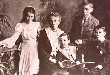 Mrs Mary Davitt and children 1905