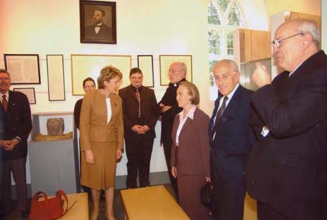 President Mary McAleese with members of the Davitt Family 2003.